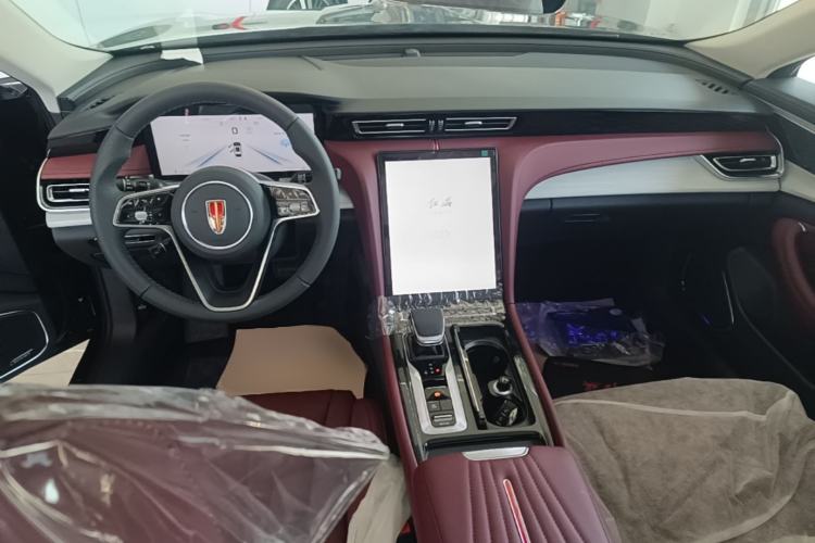 Used Hongqi H5 2025 2.0T Automatic Flag Edition – 500 000 Units Commemorative Version Center Console