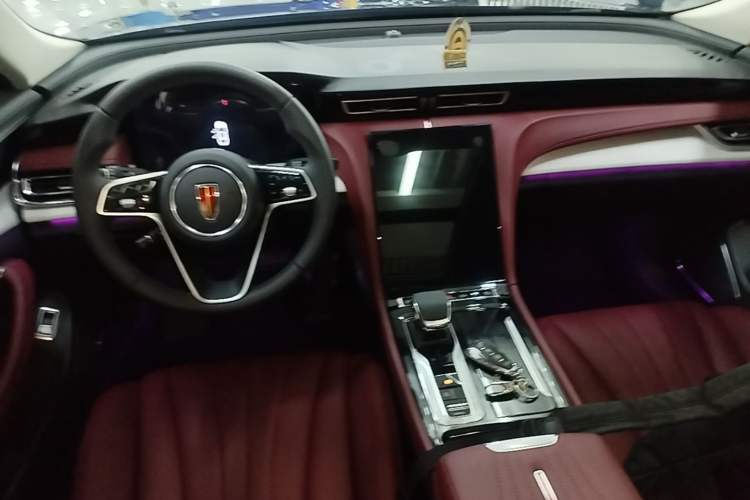 Used Hongqi H5 2025 2.0T Automatic Flag Edition – 500 000 Units Commemorative Version Center Console