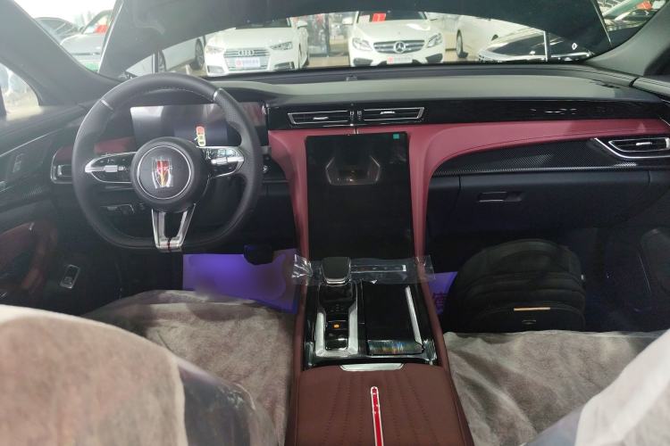 Used Hongqi H5 2025 Model 1.5T DCT Xuan Ying 2 Million Units Commemorative Edition Center Console