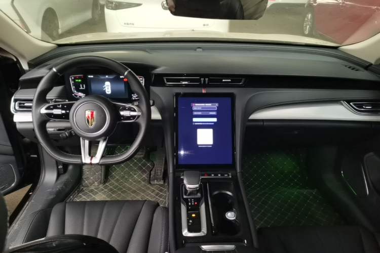 Used Hongqi H5 2025 1.5T DCT Xuan Ying Edition Center Console