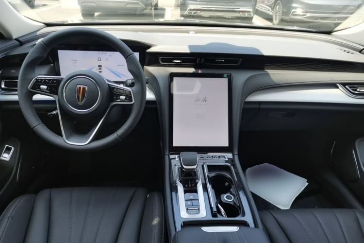 Used Hongqi H5 2025 2.0T Automatic Flag Edition – 500 000 Units Commemorative Version Center Console