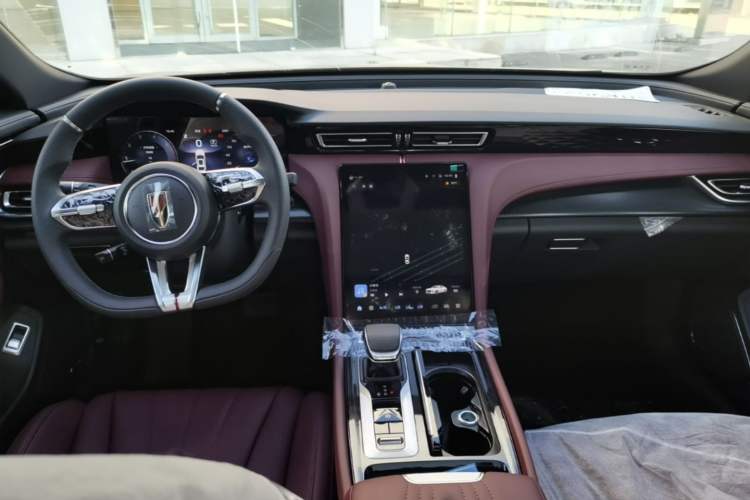 Used Hongqi H5 2025 Model 2.0T Automatic Xuan Ying 2 Million Units Commemorative Edition Center Console
