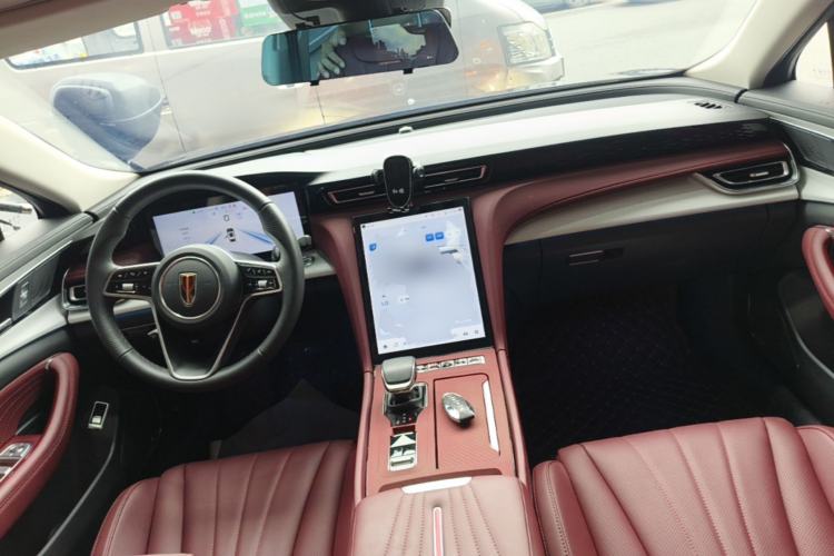 Used Hongqi H5 2025 2.0T Automatic Flag Edition – 500 000 Units Commemorative Version Center Console
