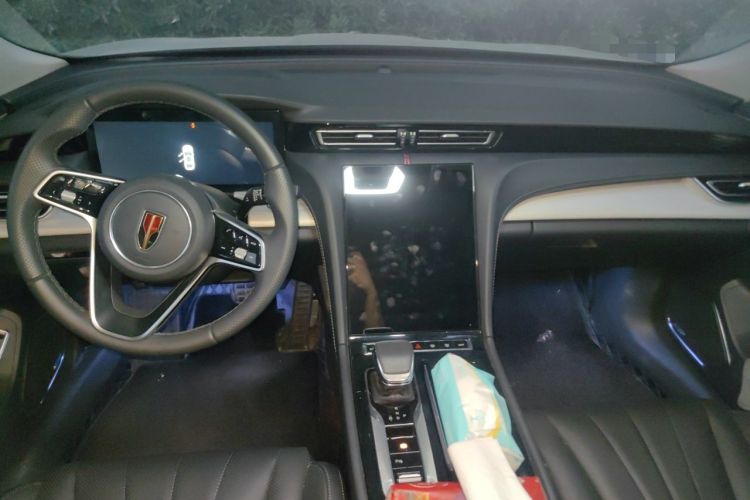 Used Hongqi H5 2025 2.0T Automatic Flagship 500 000th Unit Anniversary Edition Center Console