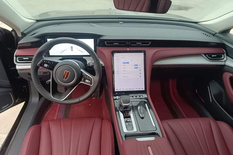 Used Hongqi H5 2025 2.0T Automatic Flag Edition – 500 000 Units Commemorative Version Center Console