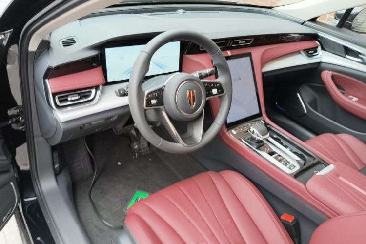 Used Hongqi H5 2025 2.0T Automatic Flag Edition – 500 000 Units Commemorative Version Center Console