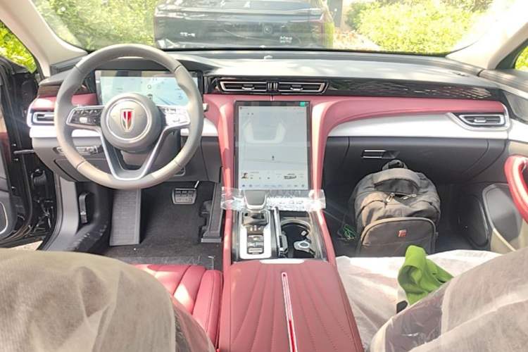 Used Hongqi H5 2025 2.0T Automatic Flag Edition – 500 000 Units Commemorative Version Center Console