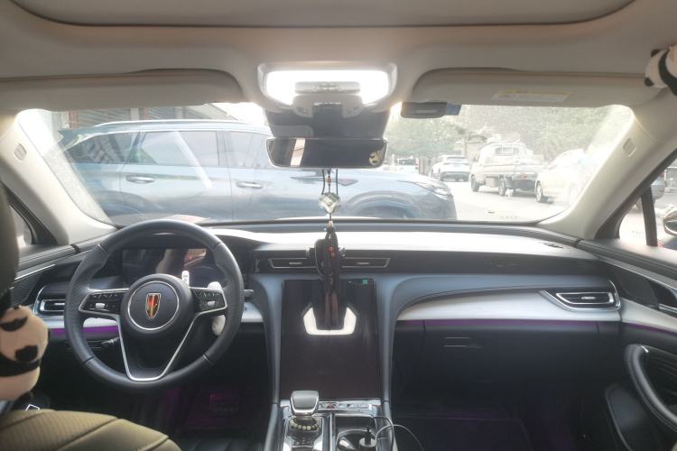 Used Hongqi H5 2025 2.0T Automatic Flag Edition – 500 000 Units Commemorative Version Center Console
