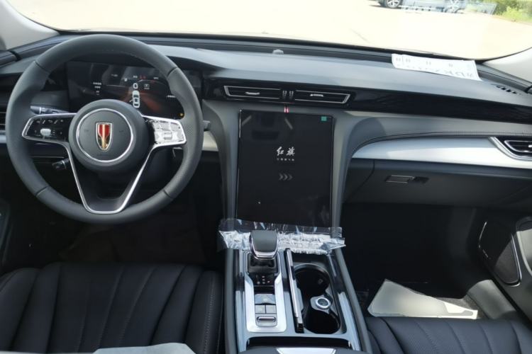 Used Hongqi H5 2025 2.0T Automatic Flag Edition – 500 000 Units Commemorative Version Center Console