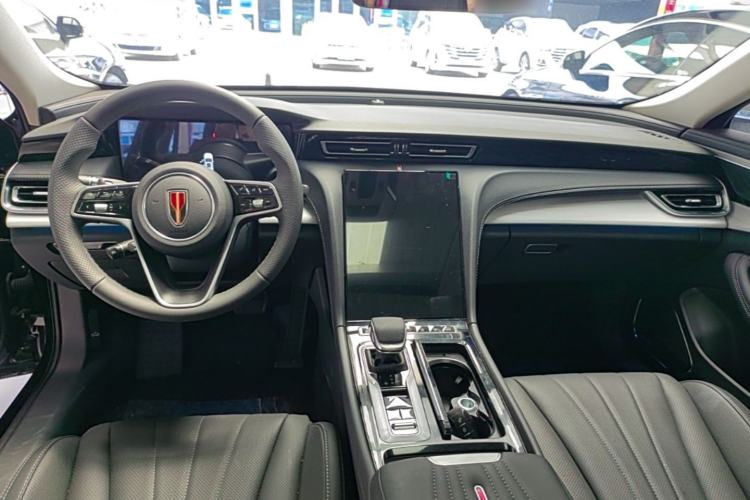 Used Hongqi H5 2025 2.0T Automatic Flag Edition – 500 000 Units Commemorative Version Center Console