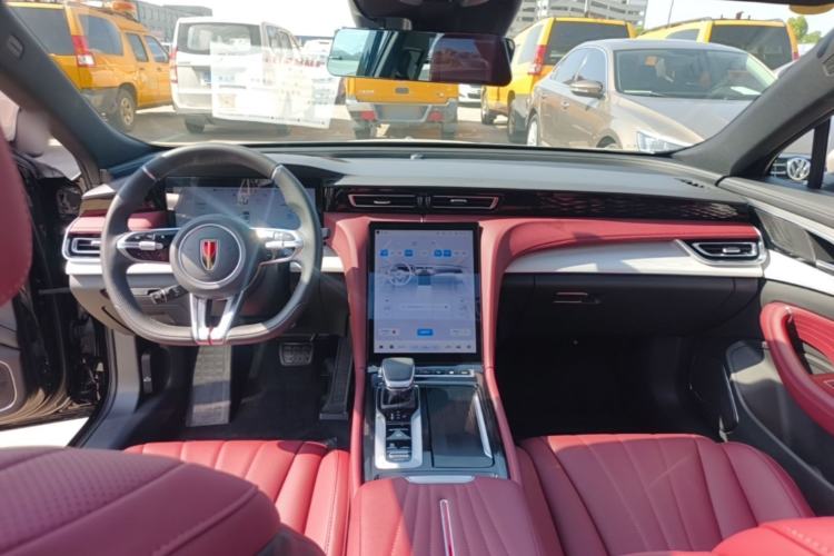 Used Hongqi H5 2025 2.0T Automatic Xuan Ying Edition Center Console