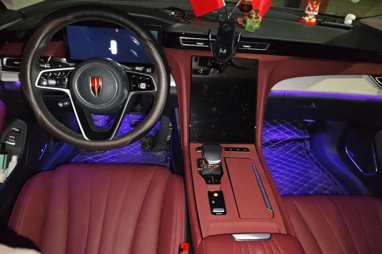 Used Hongqi H5 2025 2.0T Automatic Flag Edition – 500 000 Units Commemorative Version Center Console