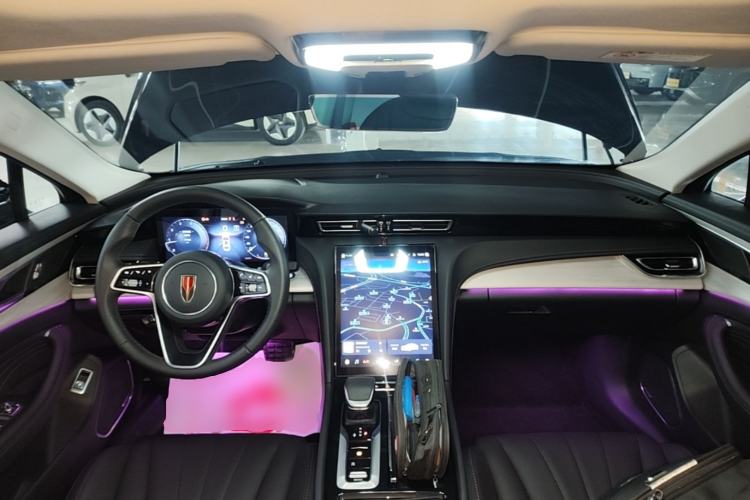 Used Hongqi H5 2025 2.0T Automatic Flag Edition – 500 000 Units Commemorative Version Center Console