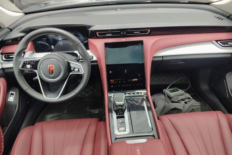 Used Hongqi H5 2025 2.0T Automatic Flagship 500 000th Unit Anniversary Edition Center Console