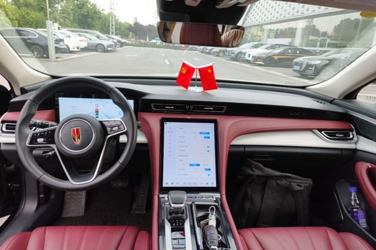 Used Hongqi H5 2025 2.0T Automatic Flag Edition – 500 000 Units Commemorative Version Center Console