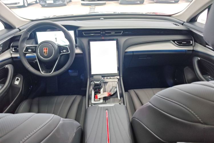 Used Hongqi H5 2025 2.0T Automatic Flag Edition – 500 000 Units Commemorative Version Center Console