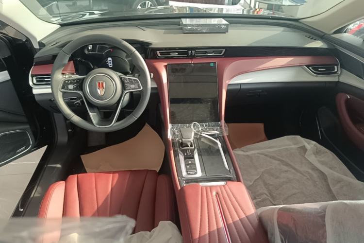 Used Hongqi H5 2025 2.0T Automatic Flag Edition – 500 000 Units Commemorative Version Center Console