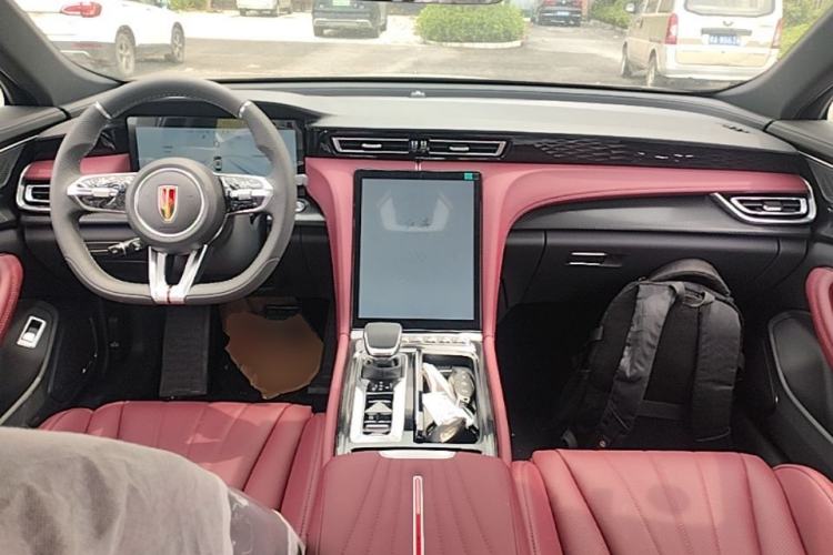 Used Hongqi H5 2025 Model 2.0T Automatic Xuan Ying 2 Million Units Commemorative Edition Center Console