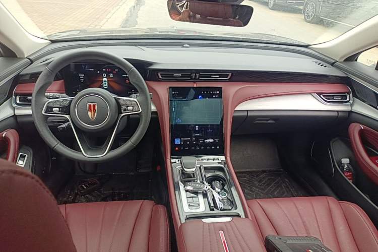 Used Hongqi H5 2025 2.0T Automatic Flag Edition – 500 000 Units Commemorative Version Center Console