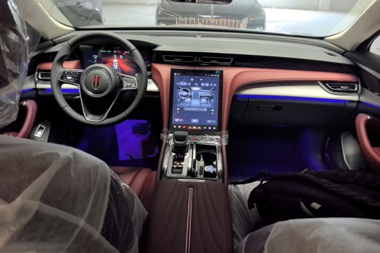 Used Hongqi H5 2025 2.0T Automatic Flag Edition – 500 000 Units Commemorative Version Center Console