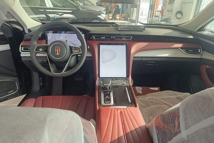 Used Hongqi H5 2025 2.0T Automatic Flag Edition – 500 000 Units Commemorative Version Center Console