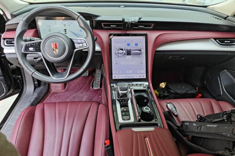 Used Hongqi H5 2025 2.0T Automatic Flag Edition – 500 000 Units Commemorative Version Center Console