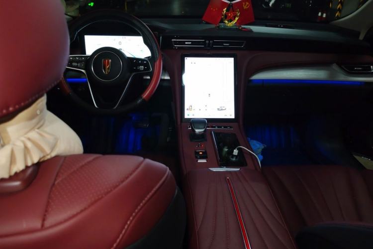 Used Hongqi H5 2025 2.0T Automatic Flag Edition – 500 000 Units Commemorative Version Center Console