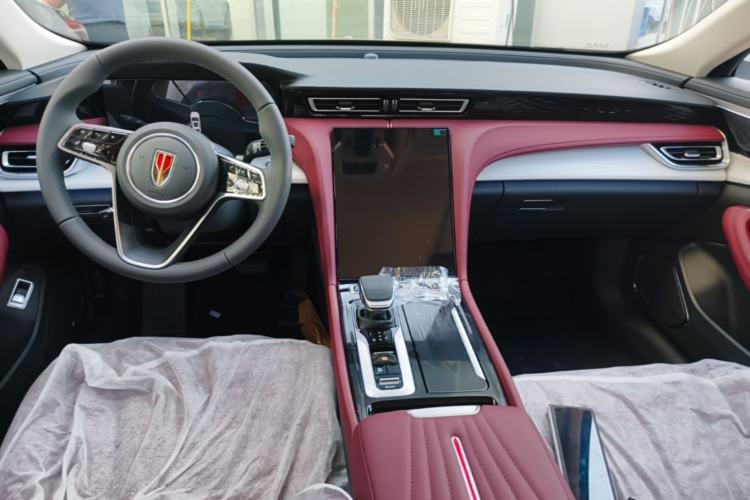 Used Hongqi H5 2025 2.0T Automatic Flag Edition – 500 000 Units Commemorative Version Center Console