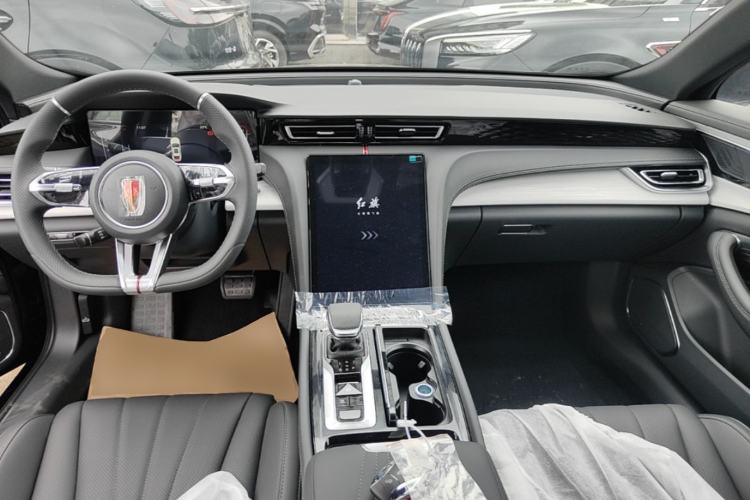 Used Hongqi H5 2025 1.5T DCT Xuan Ying Edition Center Console