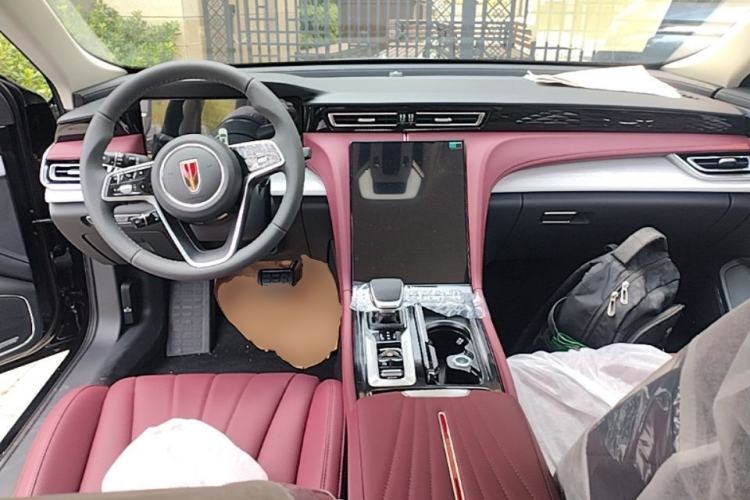 Used Hongqi H5 2025 2.0T Automatic Flag Edition – 500 000 Units Commemorative Version Center Console