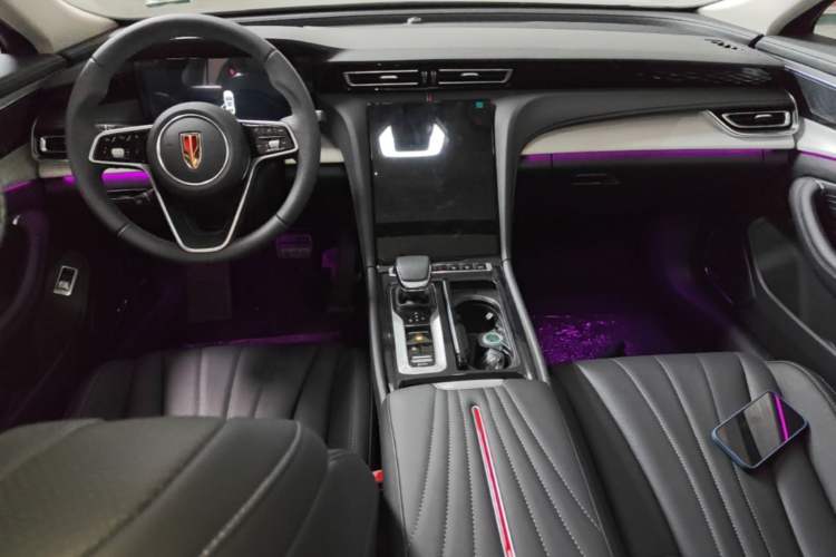 Used Hongqi H5 2025 2.0T Automatic Flag Edition – 500 000 Units Commemorative Version Center Console