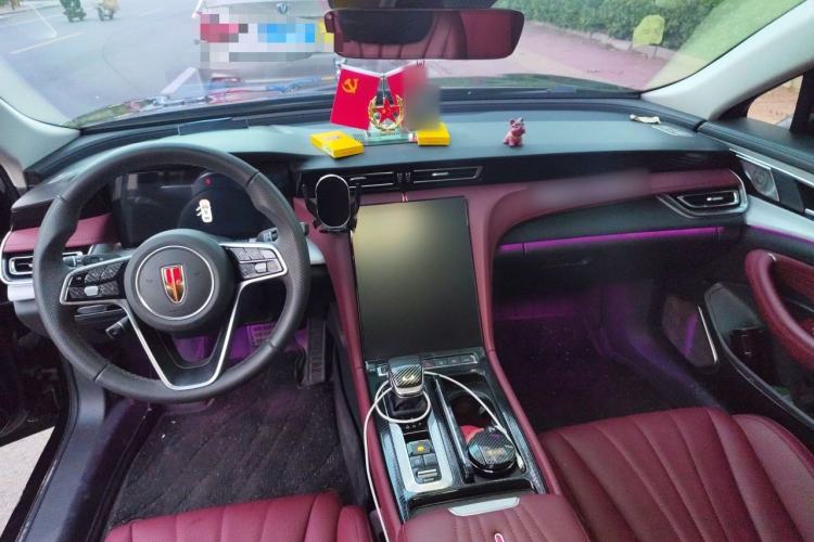Used Hongqi H5 2025 2.0T Automatic Flag Edition – 500 000 Units Commemorative Version Center Console