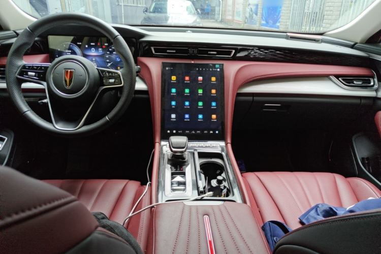 Used Hongqi H5 2025 2.0T Automatic Flag Edition – 500 000 Units Commemorative Version Center Console