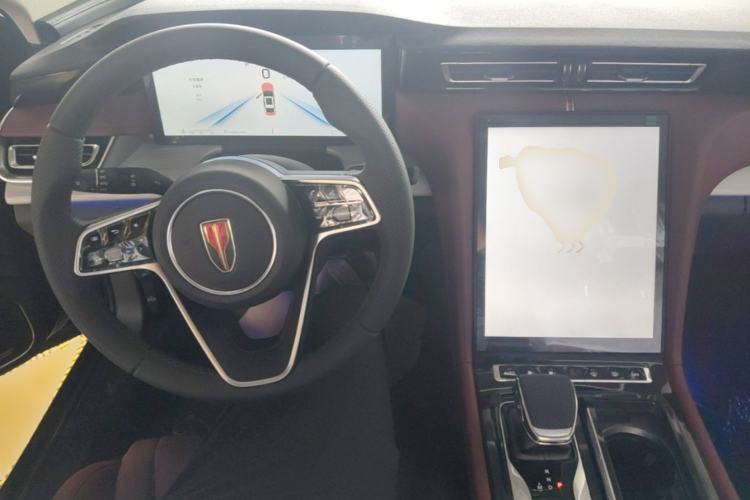 Used Hongqi H5 2025 2.0T Automatic Flag Edition – 500 000 Units Commemorative Version Center Console
