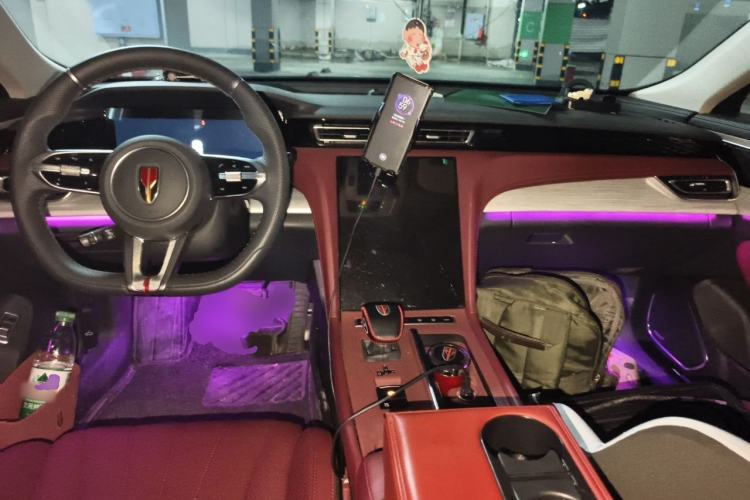 Used Hongqi H5 2025 2.0T Automatic Flag Edition – 500 000 Units Commemorative Version Center Console