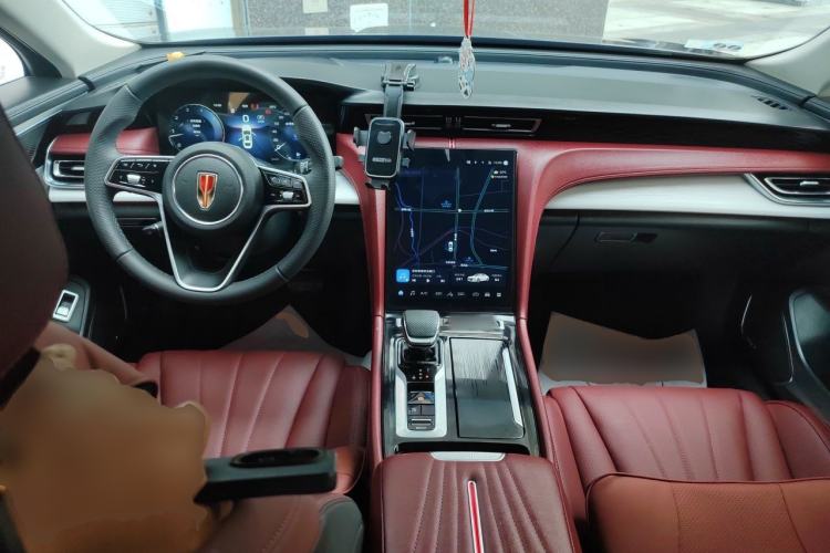 Used Hongqi H5 2025 2.0T Automatic Flag Edition – 500 000 Units Commemorative Version Center Console