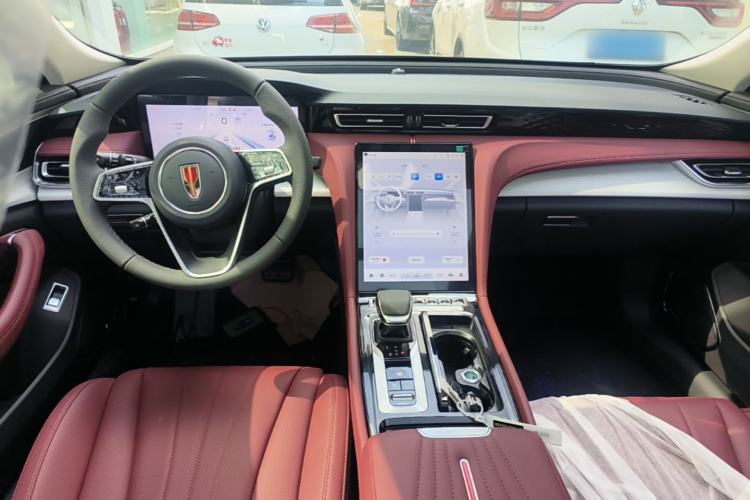Used Hongqi H5 2025 2.0T Automatic Flag Edition – 500 000 Units Commemorative Version Center Console