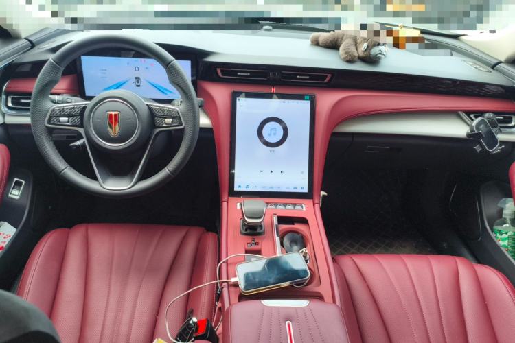 Used Hongqi H5 2025 2.0T Automatic Flag Edition – 500 000 Units Commemorative Version Center Console