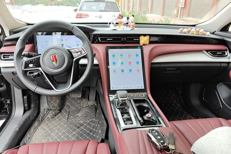 Used Hongqi H5 2025 2.0T Automatic Flag Edition – 500 000 Units Commemorative Version Center Console