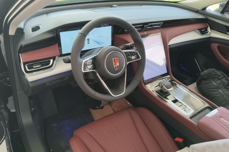 Used Hongqi H5 2025 2.0T Automatic Flag Edition – 500 000 Units Commemorative Version Center Console