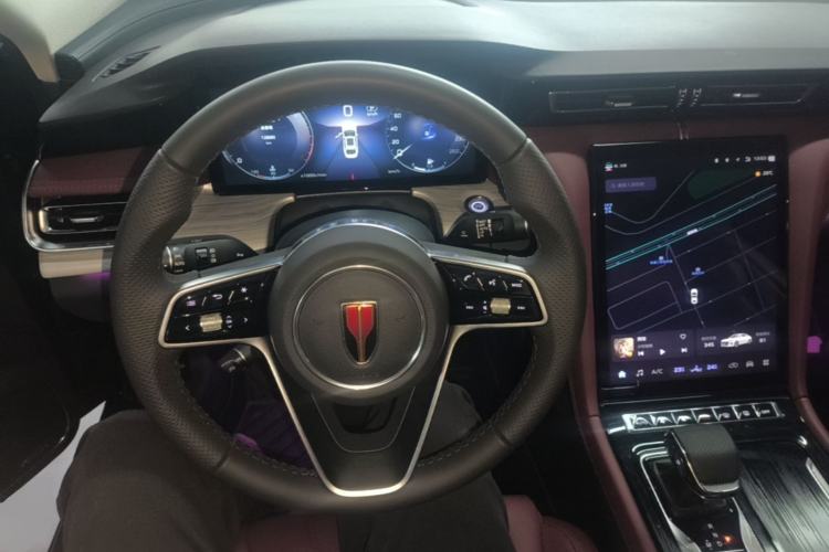 Used Hongqi H5 2025 2.0T Automatic Flag Edition – 500 000 Units Commemorative Version Center Console