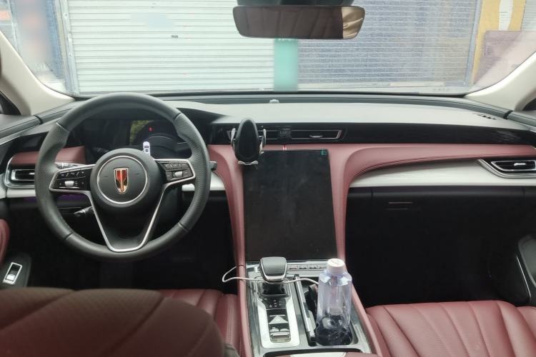 Used Hongqi H5 2025 2.0T Automatic Flag Edition – 500 000 Units Commemorative Version Center Console
