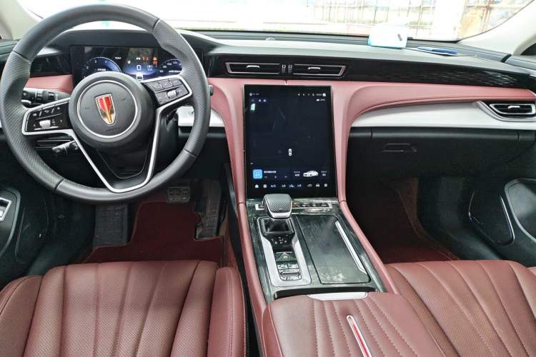 Used Hongqi H5 2025 2.0T Automatic Flag Edition – 500 000 Units Commemorative Version Center Console