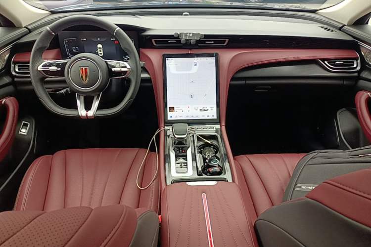 Used Hongqi H5 2025 Model 1.5T DCT Xuan Ying 2 Million Units Commemorative Edition Center Console