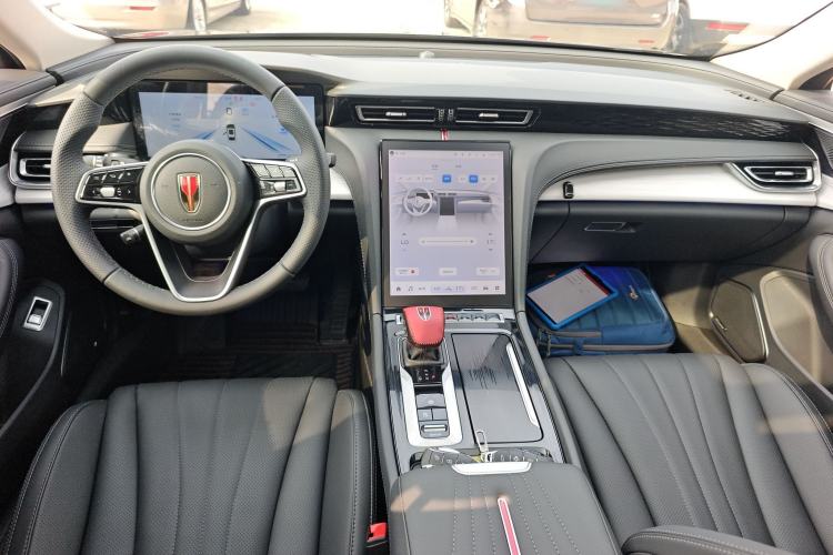 Used Hongqi H5 2025 2.0T Automatic Flag Edition – 500 000 Units Commemorative Version Center Console