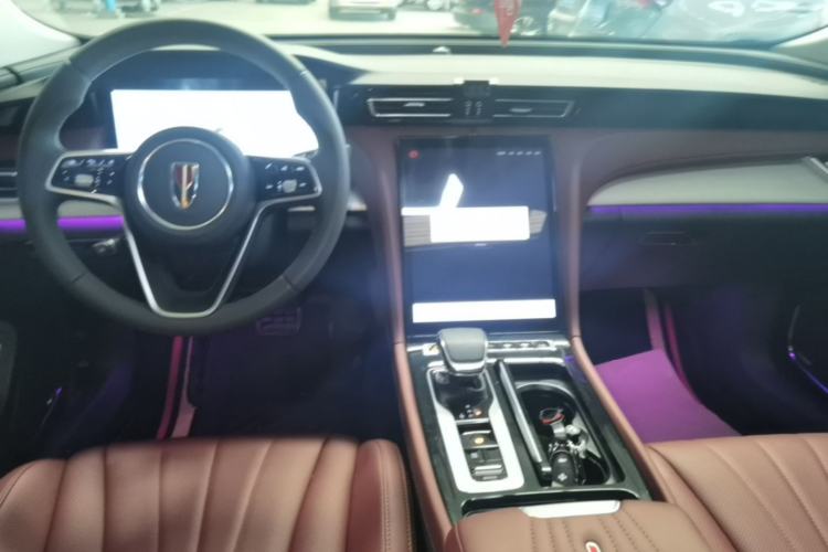 Used Hongqi H5 2025 2.0T Automatic Flag Edition – 500 000 Units Commemorative Version Center Console