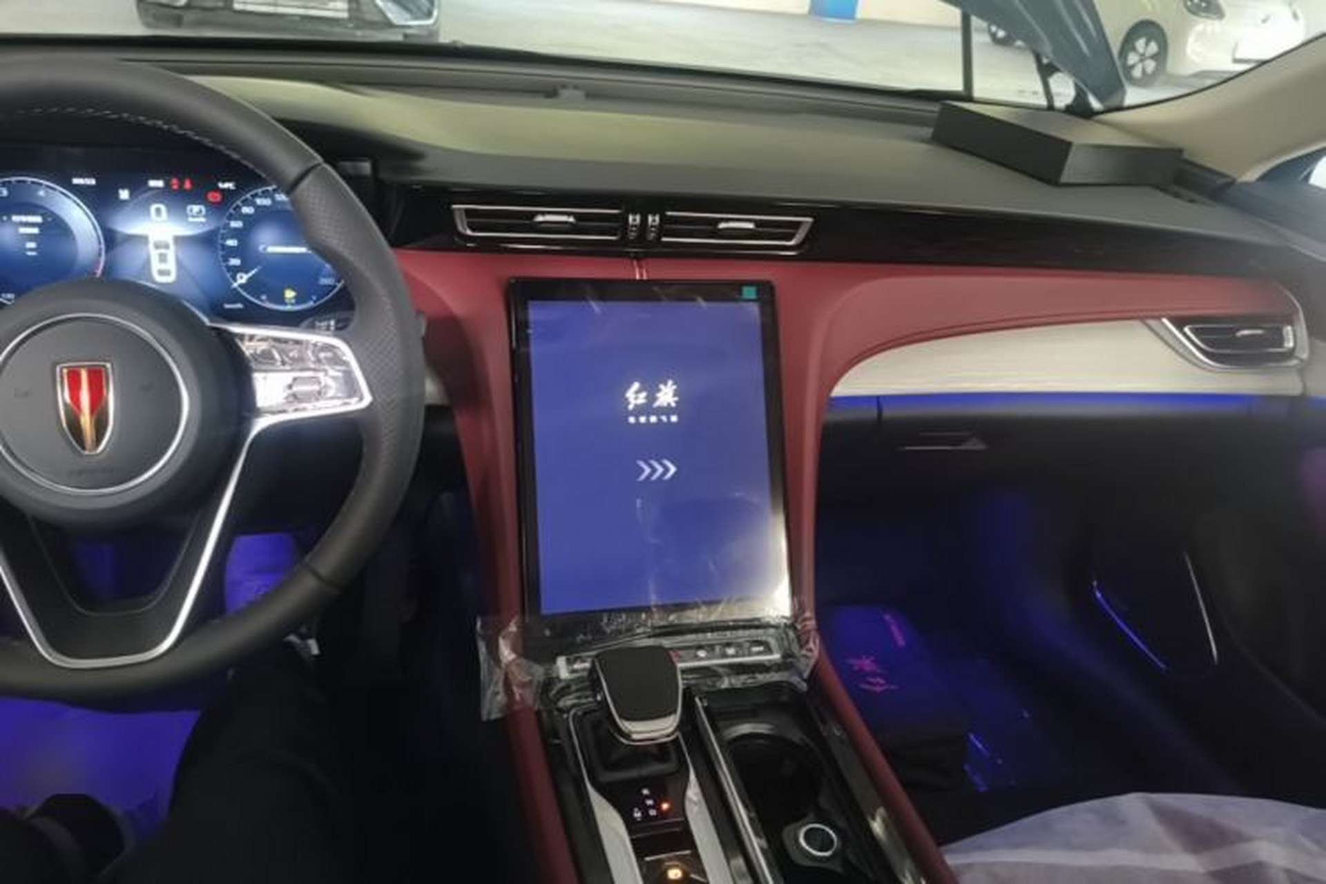 Used Hongqi H5 2025 2.0T Automatic Flag Edition – 500 000 Units Commemorative Version Center Console