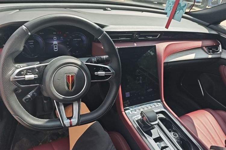 Used Hongqi H5 2025 2.0T Automatic Flag Edition – 500 000 Units Commemorative Version Center Console