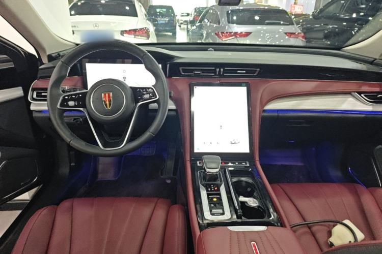 Used Hongqi H5 2025 2.0T Automatic Flag Edition – 500 000 Units Commemorative Version Center Console