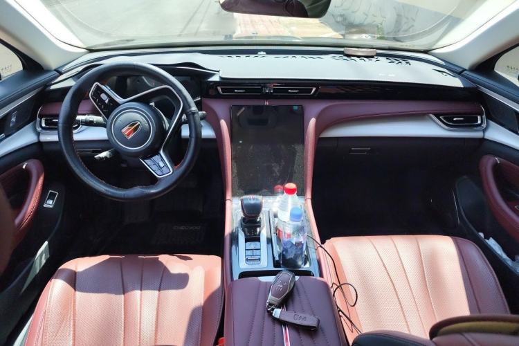Used Hongqi H5 2025 2.0T Automatic Flag Edition – 500 000 Units Commemorative Version Center Console